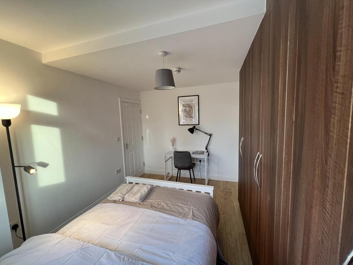 מלון Hanwell 4 Wharncliffe Drive מראה חיצוני תמונה
