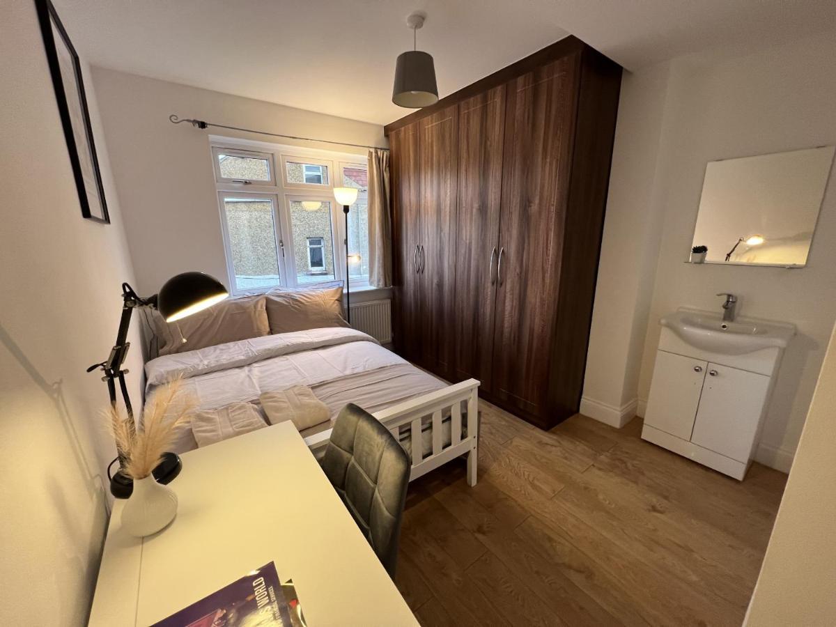 מלון Hanwell 4 Wharncliffe Drive מראה חיצוני תמונה
