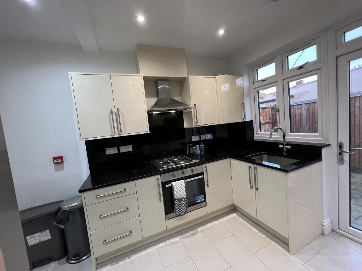 מלון Hanwell 4 Wharncliffe Drive מראה חיצוני תמונה