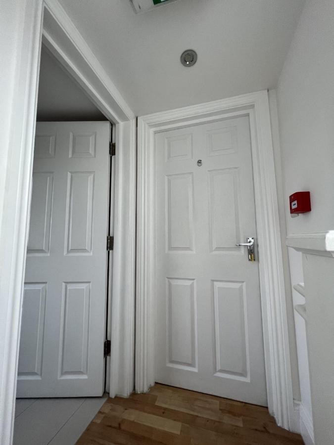 מלון Hanwell 4 Wharncliffe Drive מראה חיצוני תמונה
