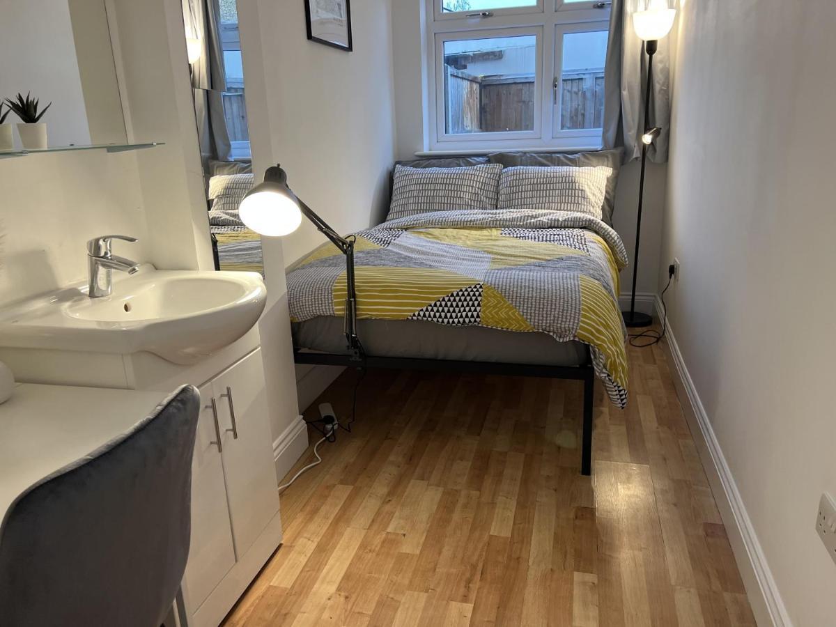 מלון Hanwell 4 Wharncliffe Drive מראה חיצוני תמונה