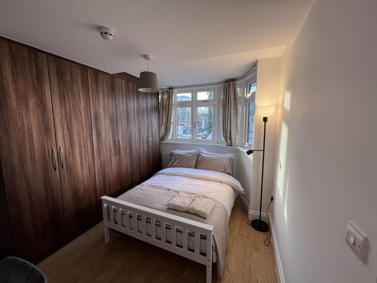 מלון Hanwell 4 Wharncliffe Drive מראה חיצוני תמונה