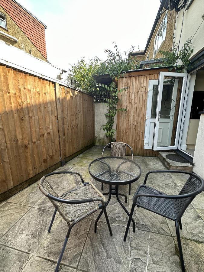 מלון Hanwell 4 Wharncliffe Drive מראה חיצוני תמונה